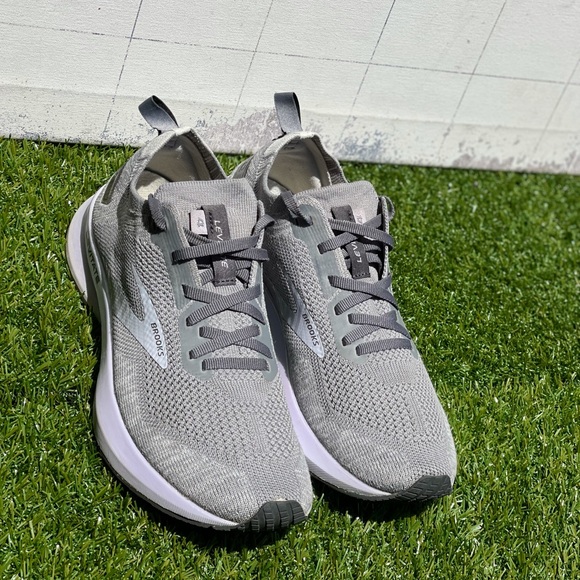 BROOKS Levitate 4 Running shoes Sz  8.5 - Picture 13 of 16
